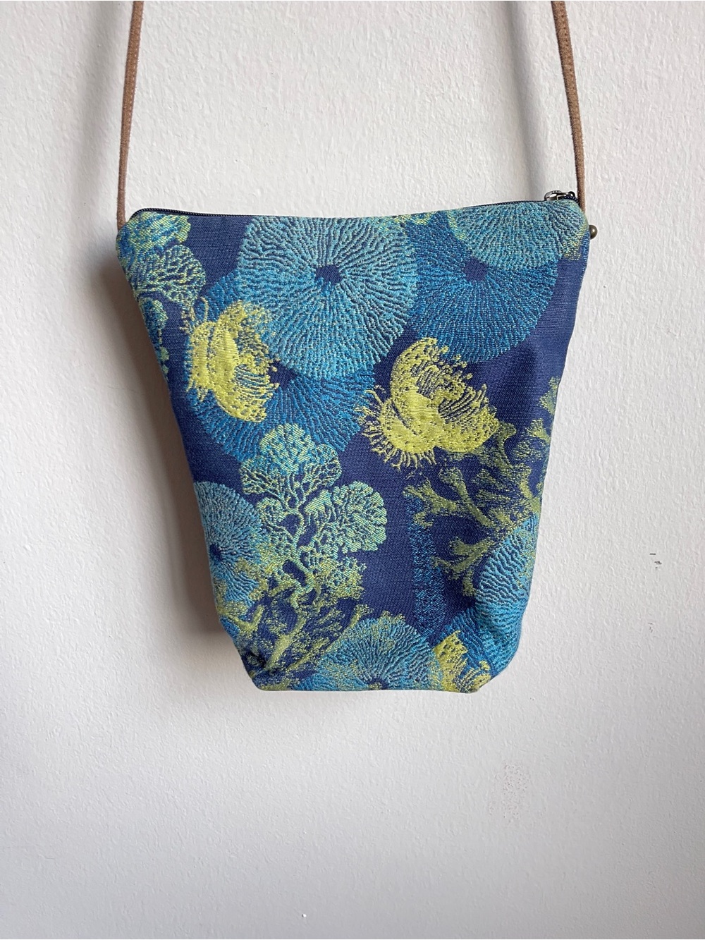 Whimsical Maruca Blue & Teal Tapestry City Girl Crossbody Bag with Leather Strap - Picture 3 of 7